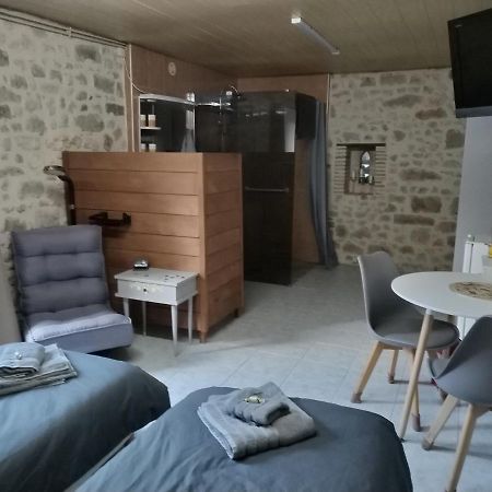 Boresse-et-Martron Chambre Gite Du Gardoir מראה חיצוני תמונה